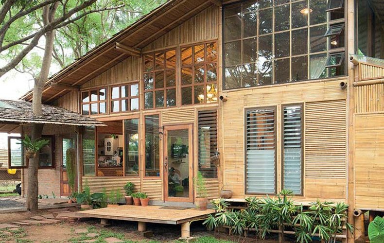 Rumah Bambu 2 Lantai Desain Klasik Modern