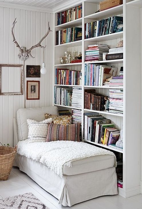 Ruang Baca dengan Sofa Bed Mini