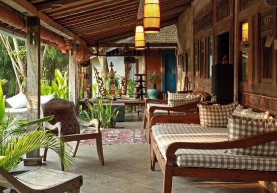 Teras Rumah Jawa Modern dengan Mini Garden