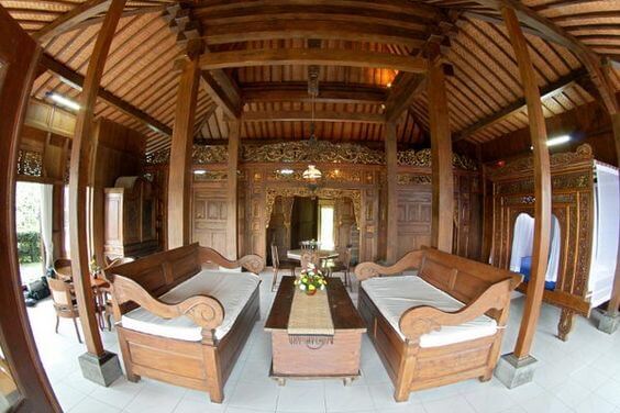 Teras Rumah Jawa Modern dengan Pendopo Luas