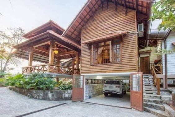 Rumah Panggung Kayu Gaya Modern Klasik
