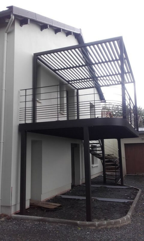 Desain Kanopi Balkon Lantai 2 Hitam Melingkar