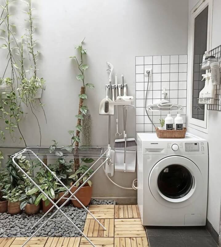 Laundry Room Terbuka Menyatu dengan Taman