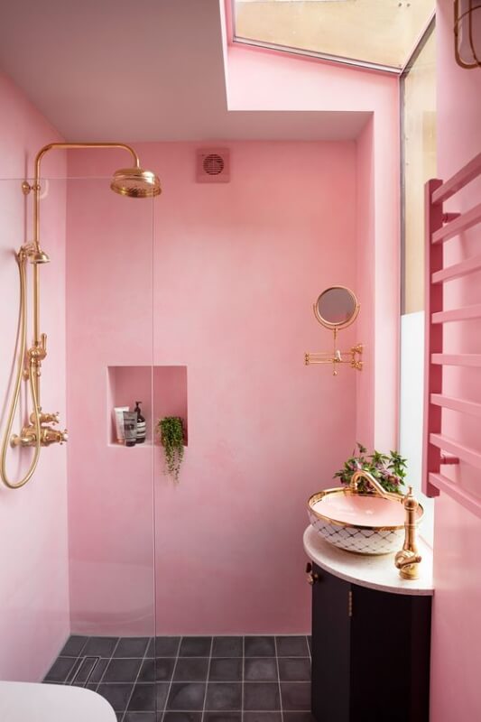 Cat Kamar Mandi Dominasi Warna Pink yang Cantik