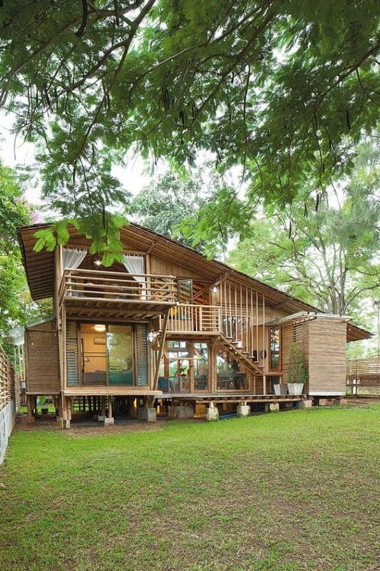 Desain Unik Rumah Bambu
