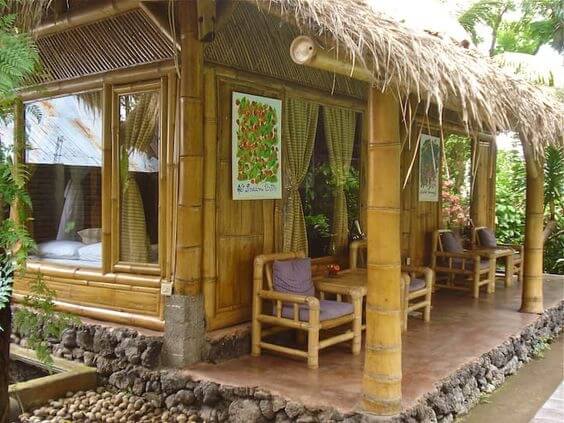 Rumah Bambu dengan Sirkulasi Udara yang Baik